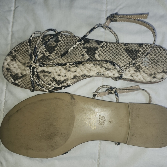 H&M  Gray and Black Snakeskin Sandals Size 9.5 - Picture 1 of 4